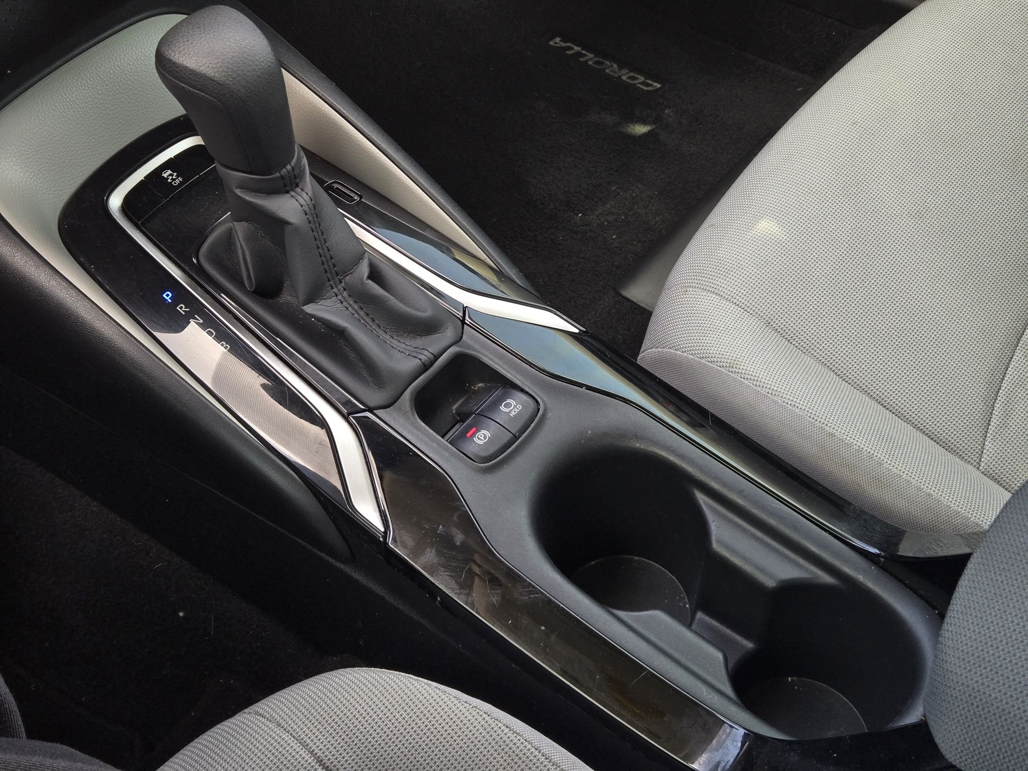 Used 2022 Black Sand Pearl Toyota LE image 19