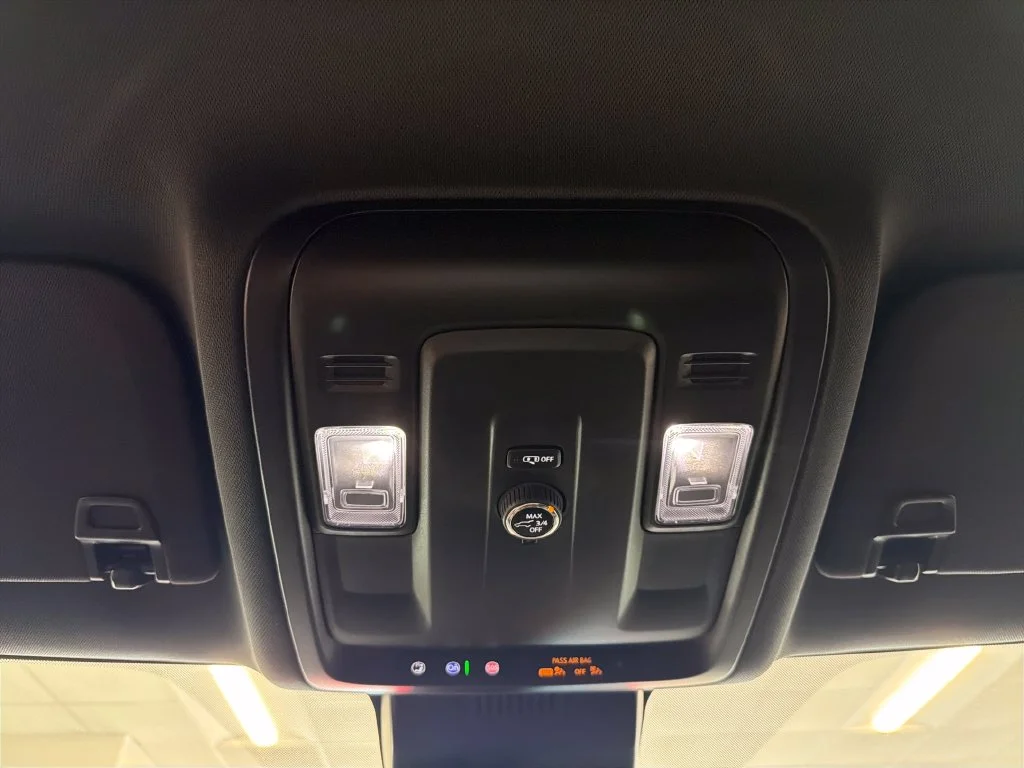 Used 2025 White Chevrolet LT image 20