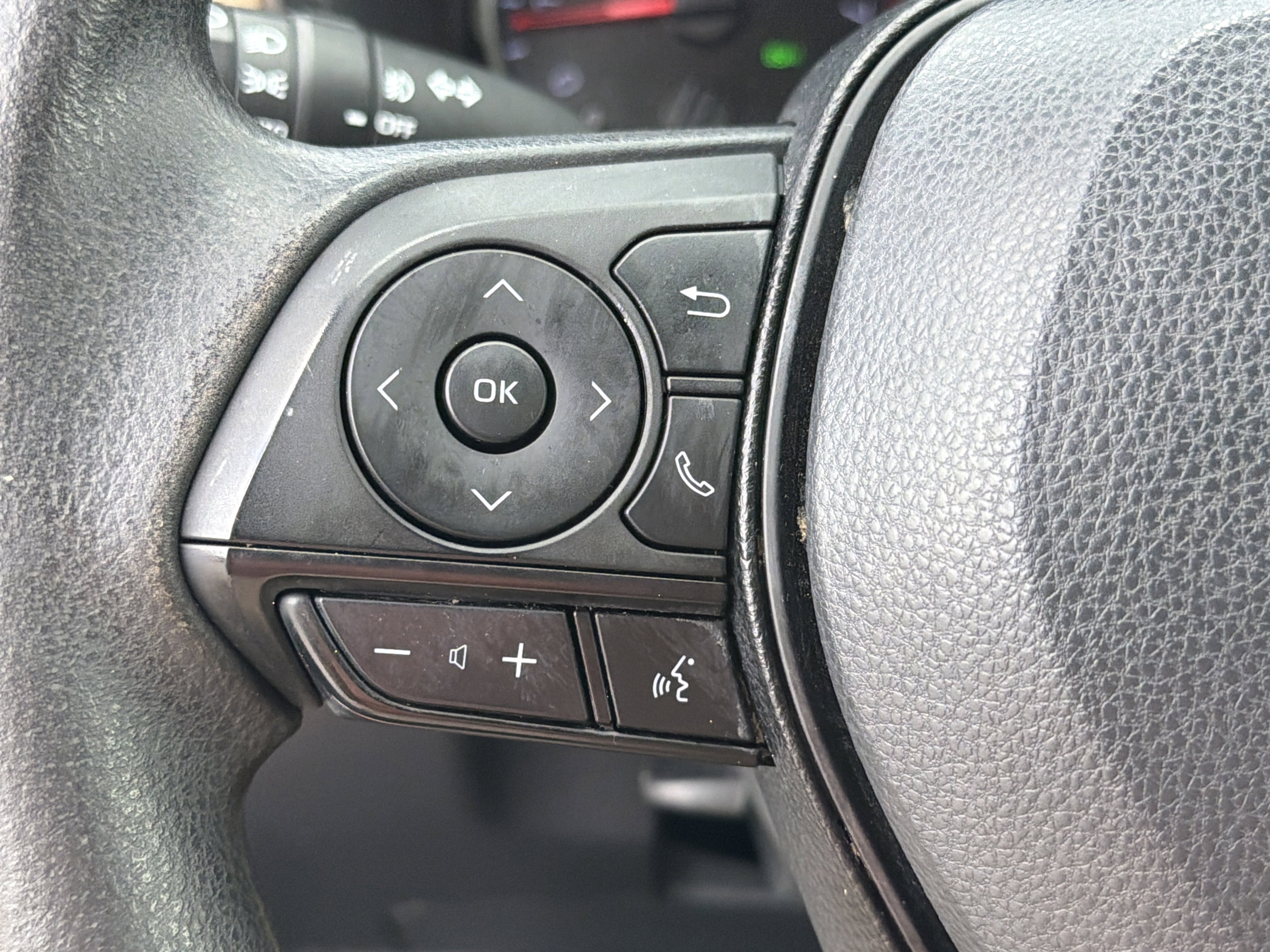 Used 2019 Super White Toyota XLE image 27