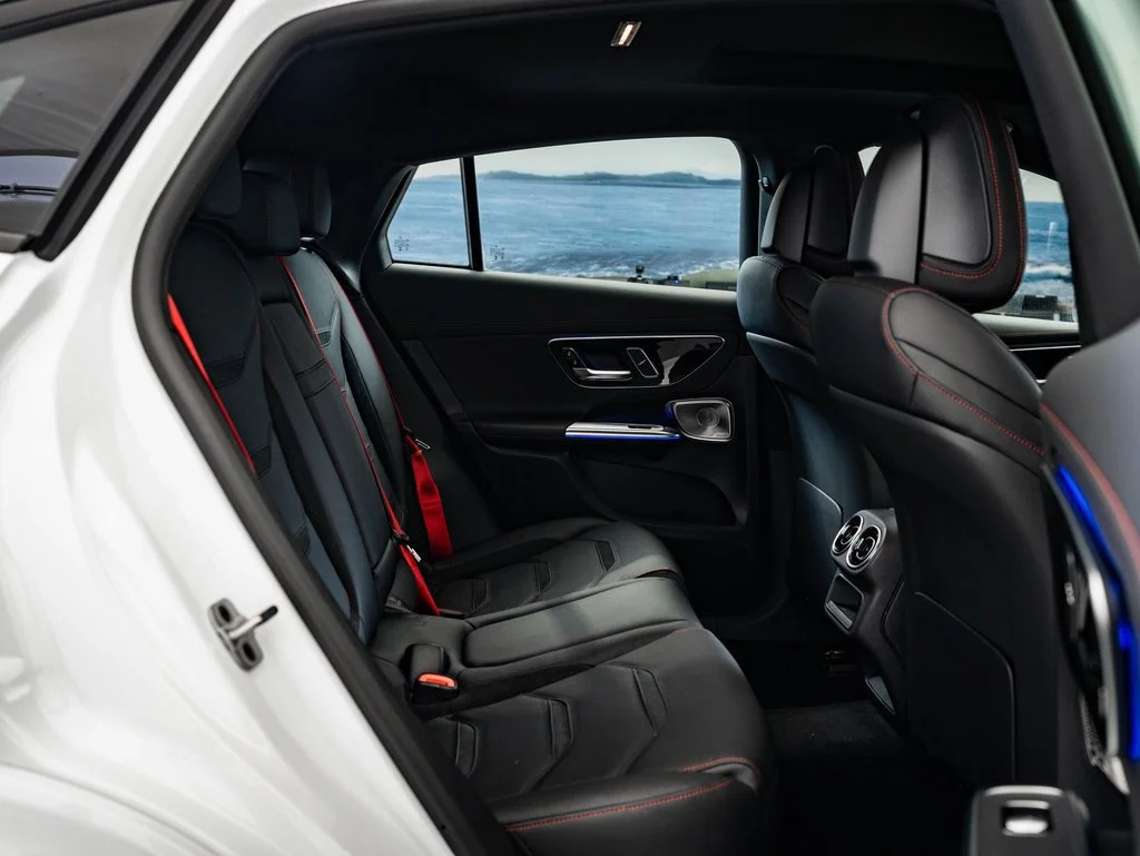 New 2026 Manufaktur Moonlight White Metallic Mercedes-Benz GLC 43 AMG® image 46