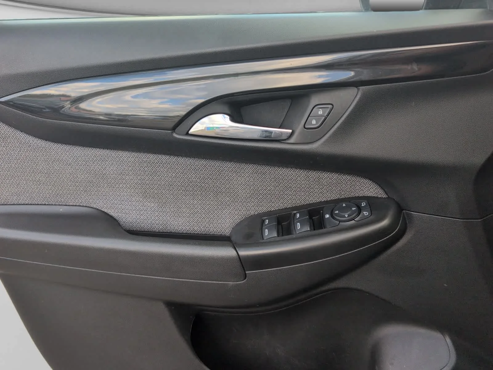 Used 2025 Sterling Gray Metallic Chevrolet LT image 10