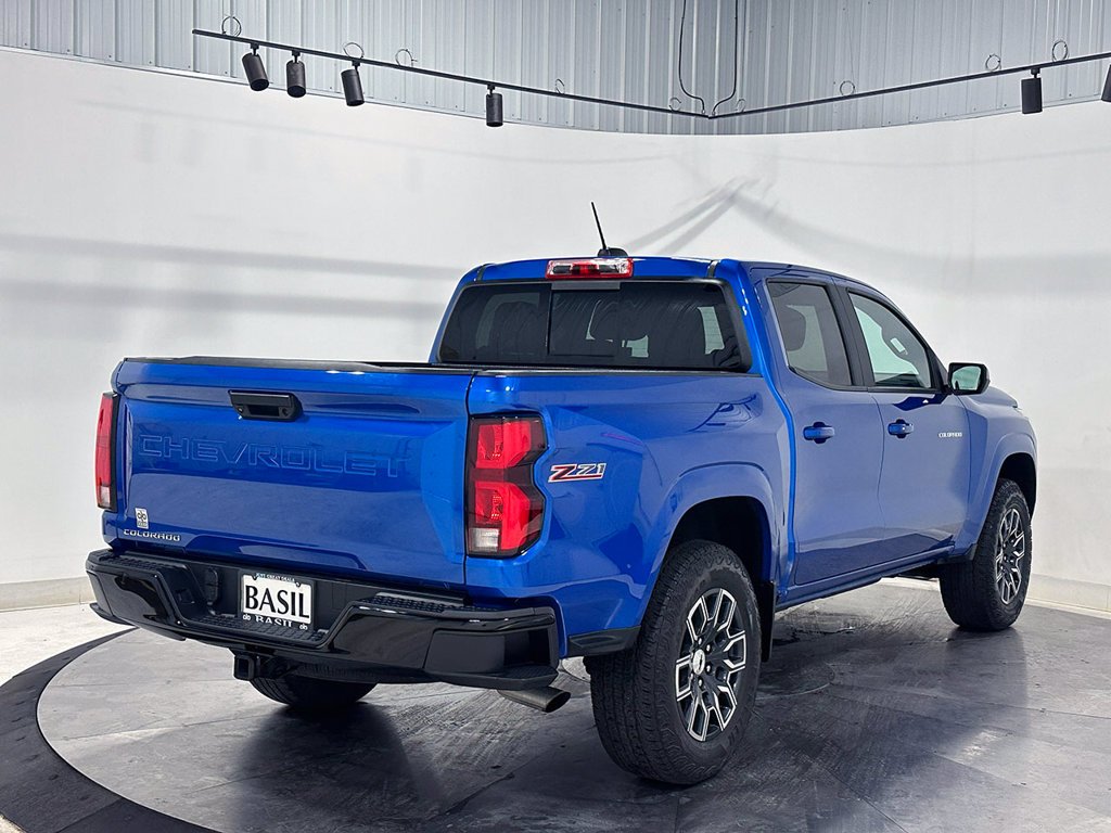 Used 2024 Blue Chevrolet Z71 image 11