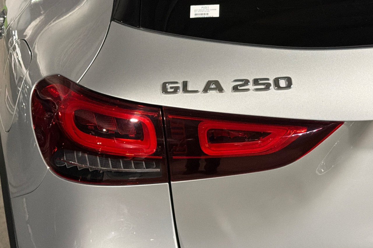 Used 2023 Iridium Silver Metallic Mercedes-Benz GLA 250 image 26