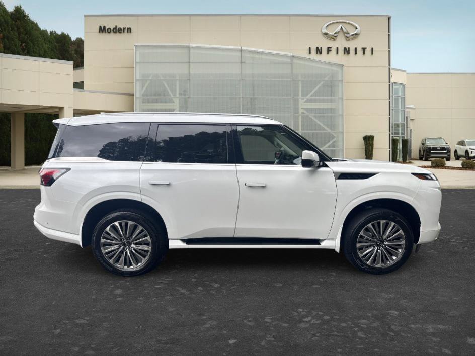 New 2027 Radiant White INFINITI LUXE image 4
