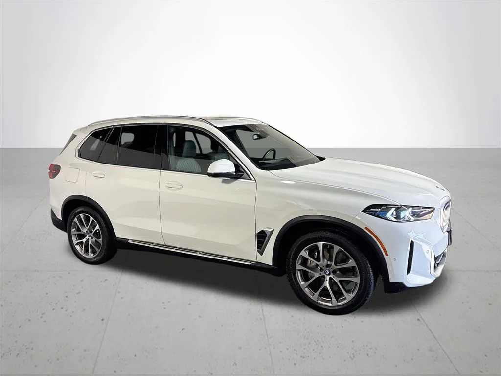 Used 2025 White BMW xDrive50e image 4
