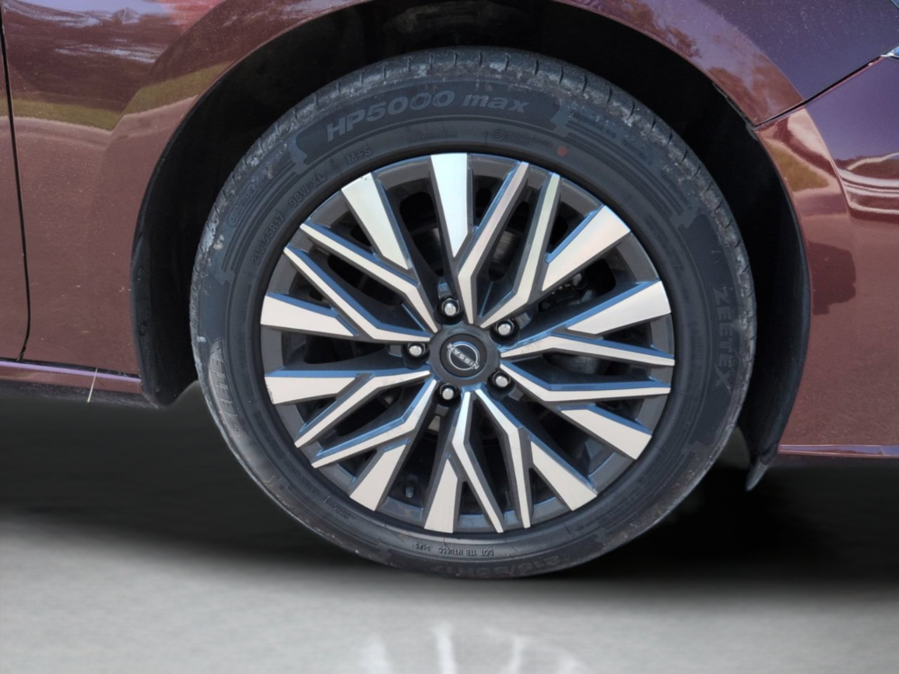 Used 2024 Garnet Pearl Metallic Nissan 2.5 SV image 28