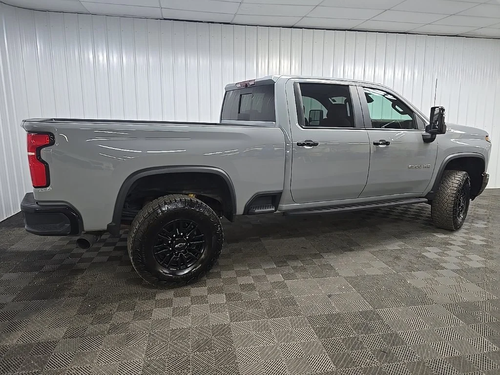 Used 2025 Gray Chevrolet ZR2 image 3