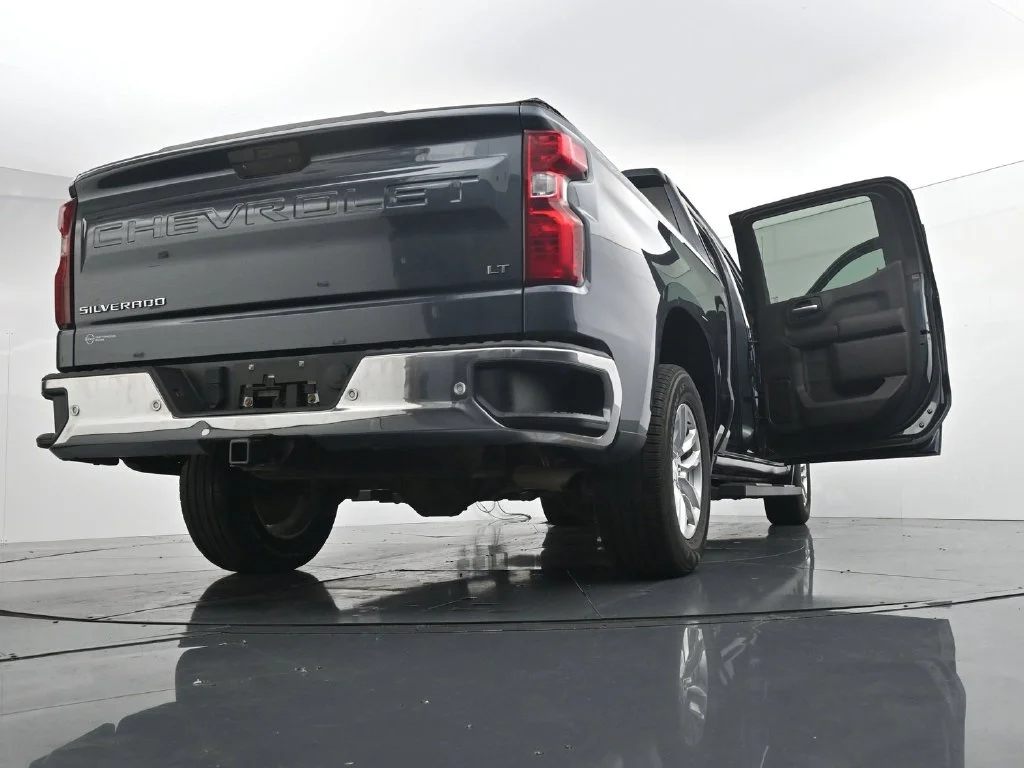 Used 2020 Gray Chevrolet LT image 29