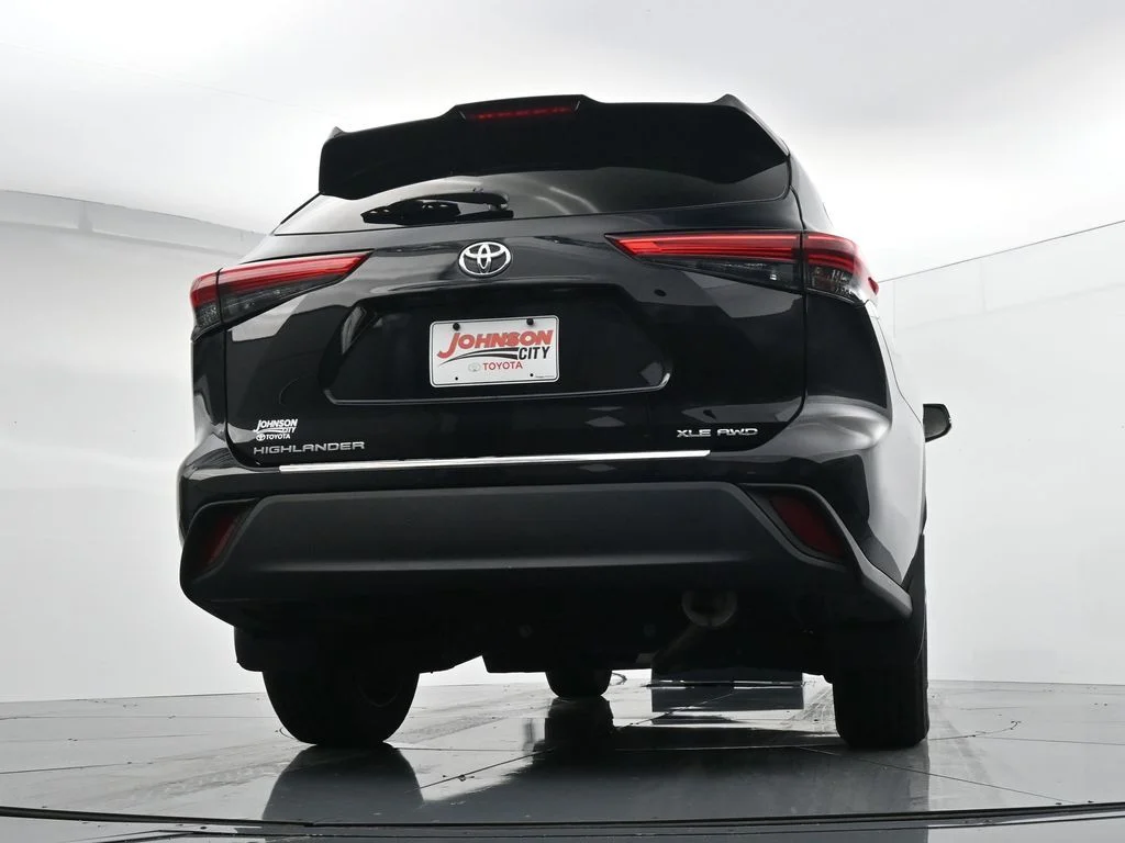 Used 2022 Black Toyota XLE image 30