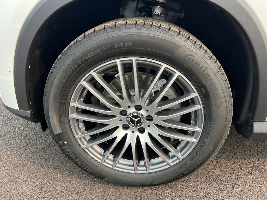 New 2026 Polar White Mercedes-Benz GLC 300 image 32