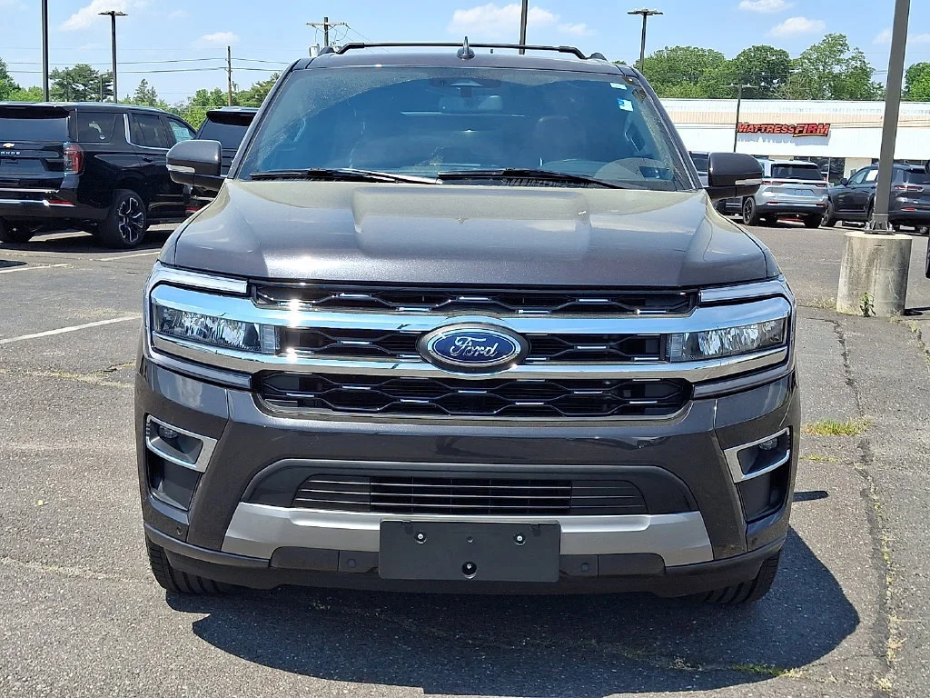 Used 2024  Ford Limited image 4