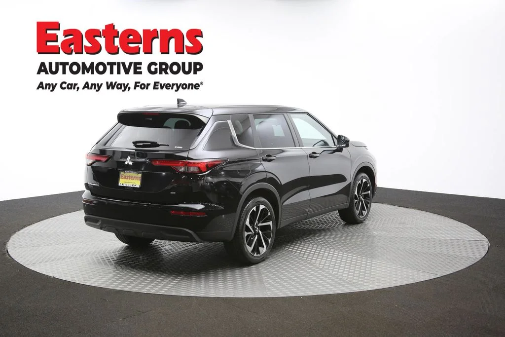 Used 2023 Black Mitsubishi SE image 39
