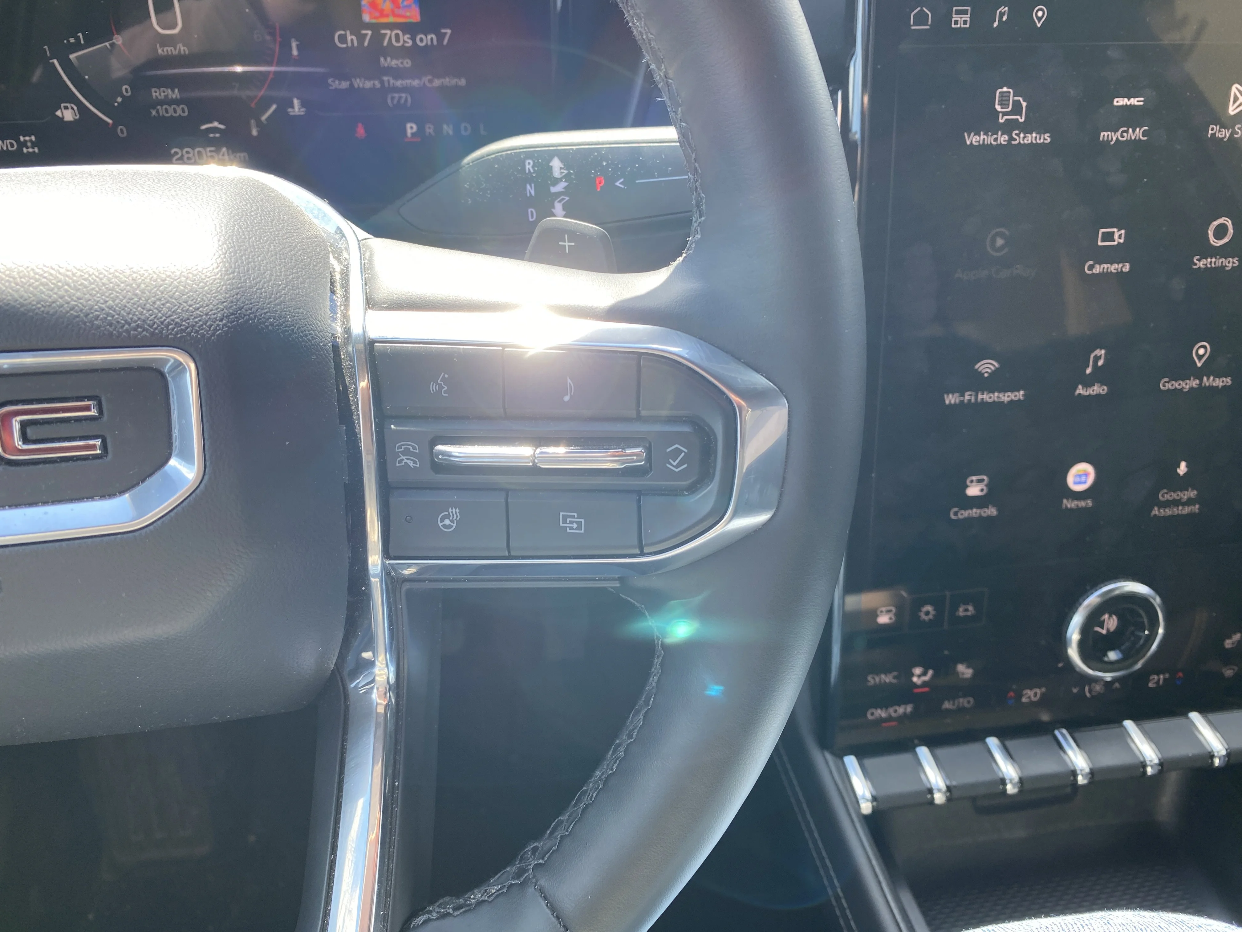 Certified Used 2026 White GMC AWD Elevation * PREMIUM PACKAGE * PANORAMIC SUNROOF * POWER TAILGATE image 13