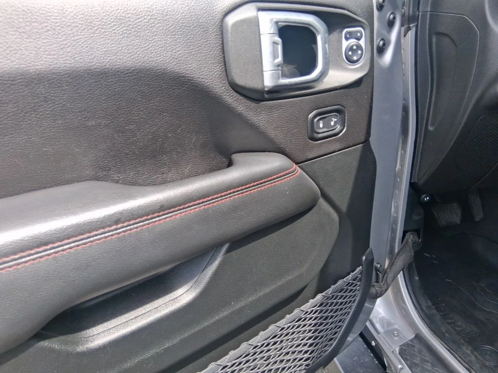 Used 2020 Silver Jeep Rubicon image 11