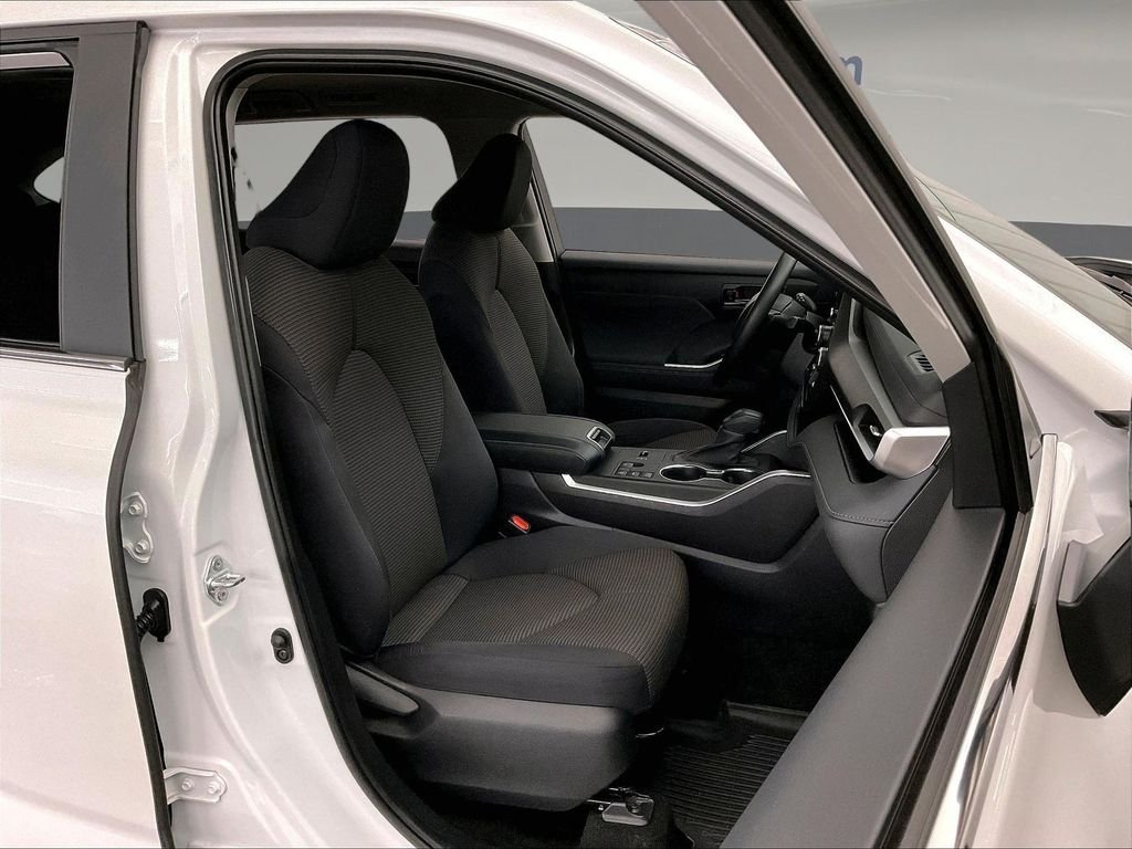 Used 2023 Beige Toyota L image 11