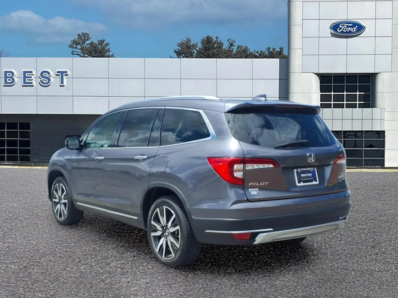 Used 2022 Modern Steel Metallic Honda Touring 8-Passenger image 4