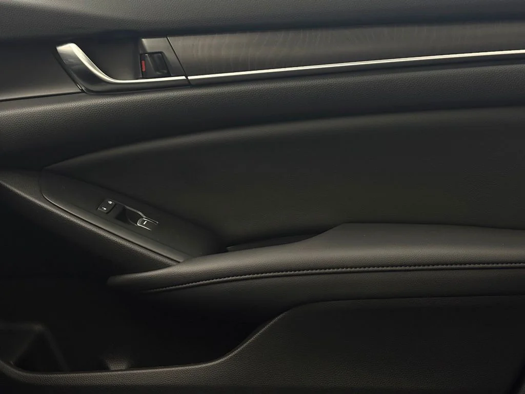 Used 2020 Silver Honda EX-L image 39