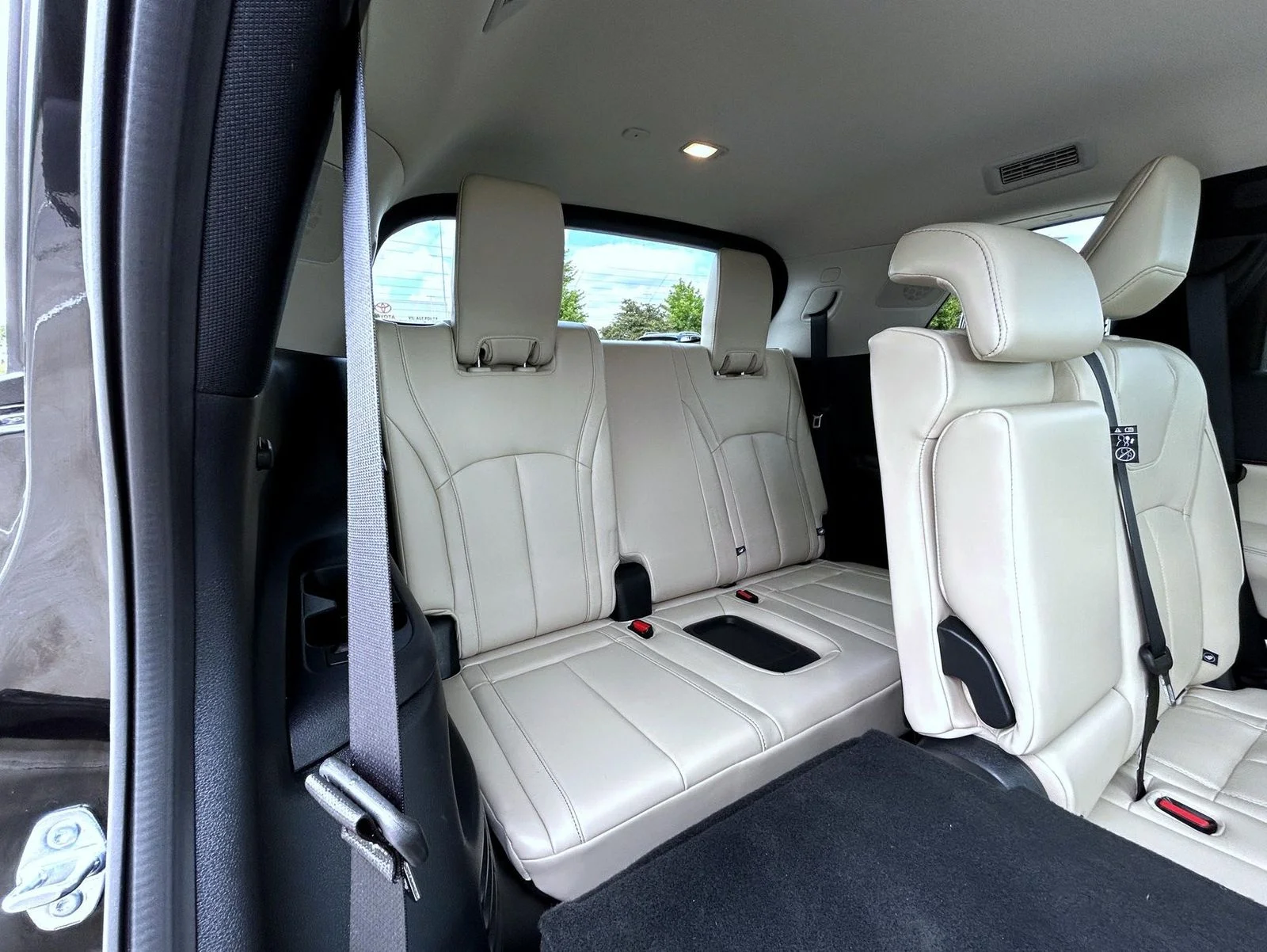 Used 2025 Black INFINITI LUXE image 19