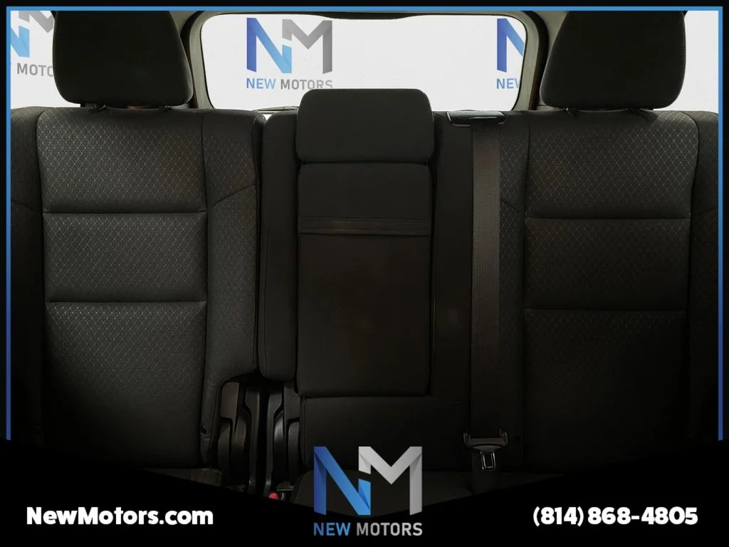 Used 2020 Velvet Jeep Laredo E image 11