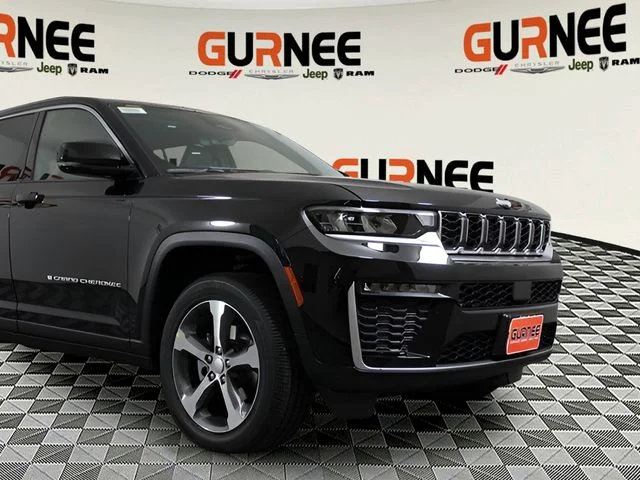 New 2026 Diamond Black Crystal Pearl-Coat Exterior Paint Jeep Limited image 18