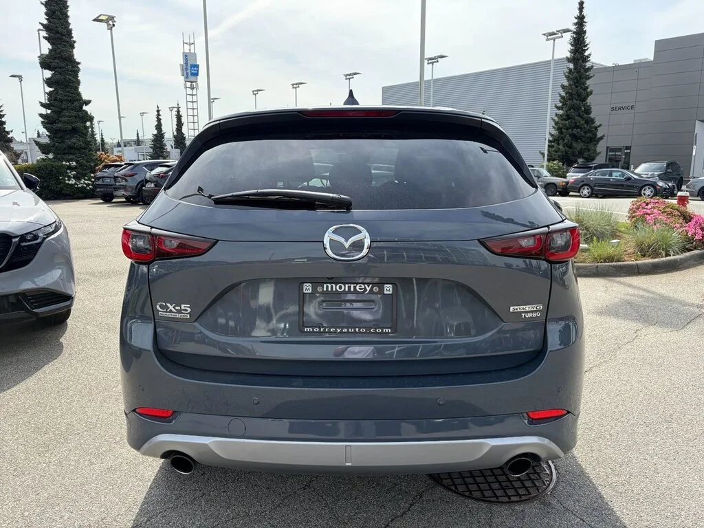 Used 2024  Mazda Signature AWD at Top of the Line. Turbo! Finance a image 7