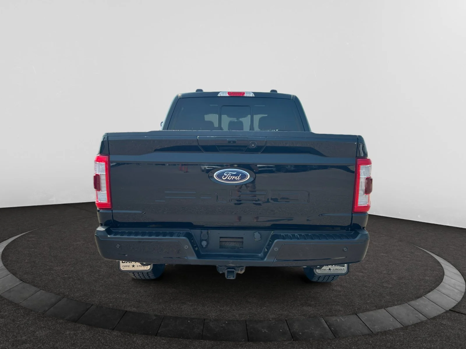 Used 2022 BLACK METAL Ford LARIAT SuperCrew image 4