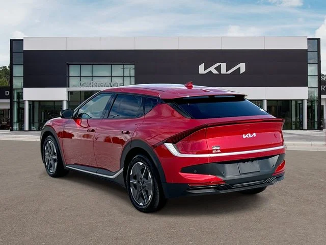 Used 2025 Red Kia Light image 6