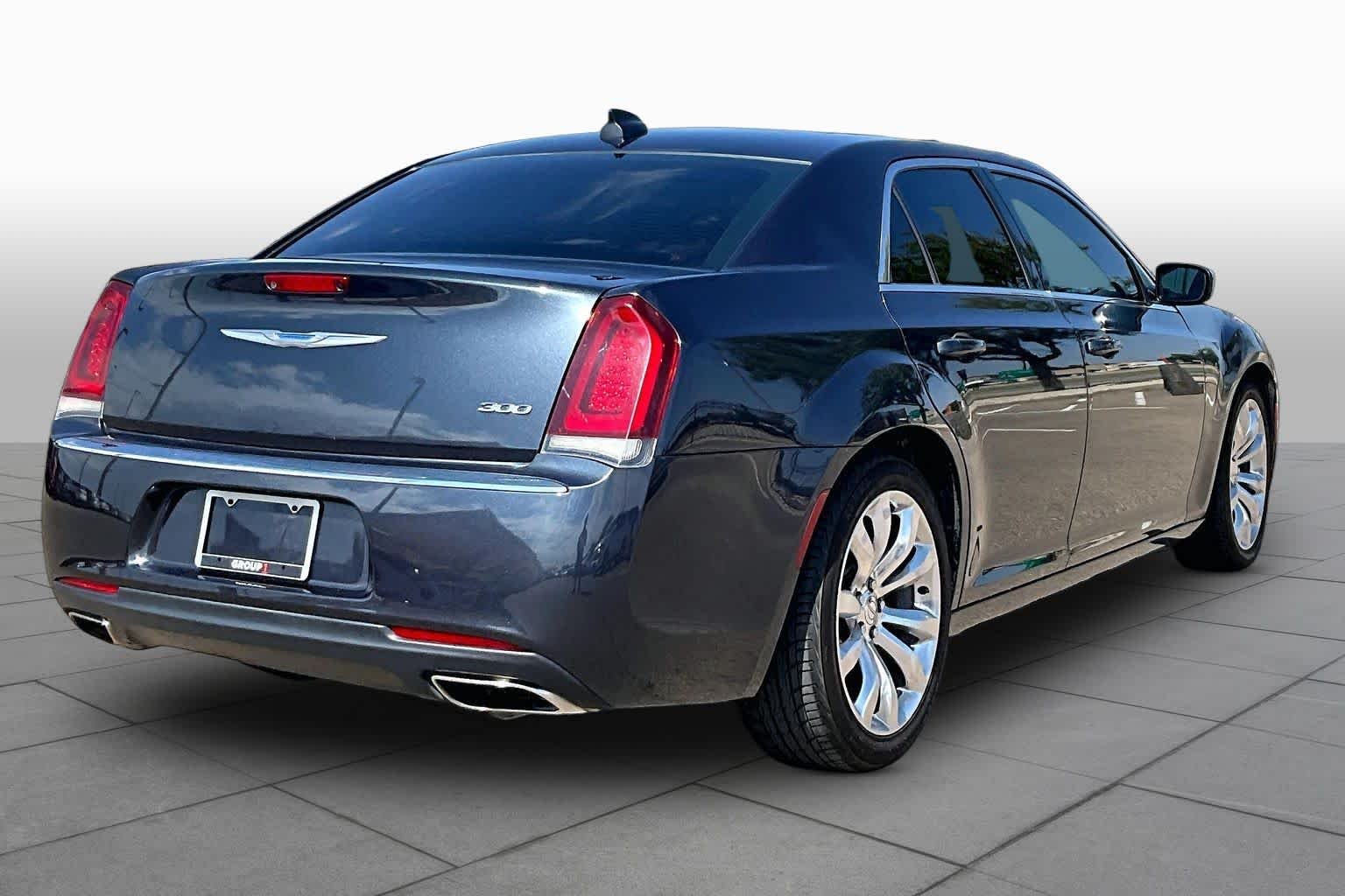 Used 2018 Maximum Steel Metallic Clearcoat Chrysler Touring L image 13
