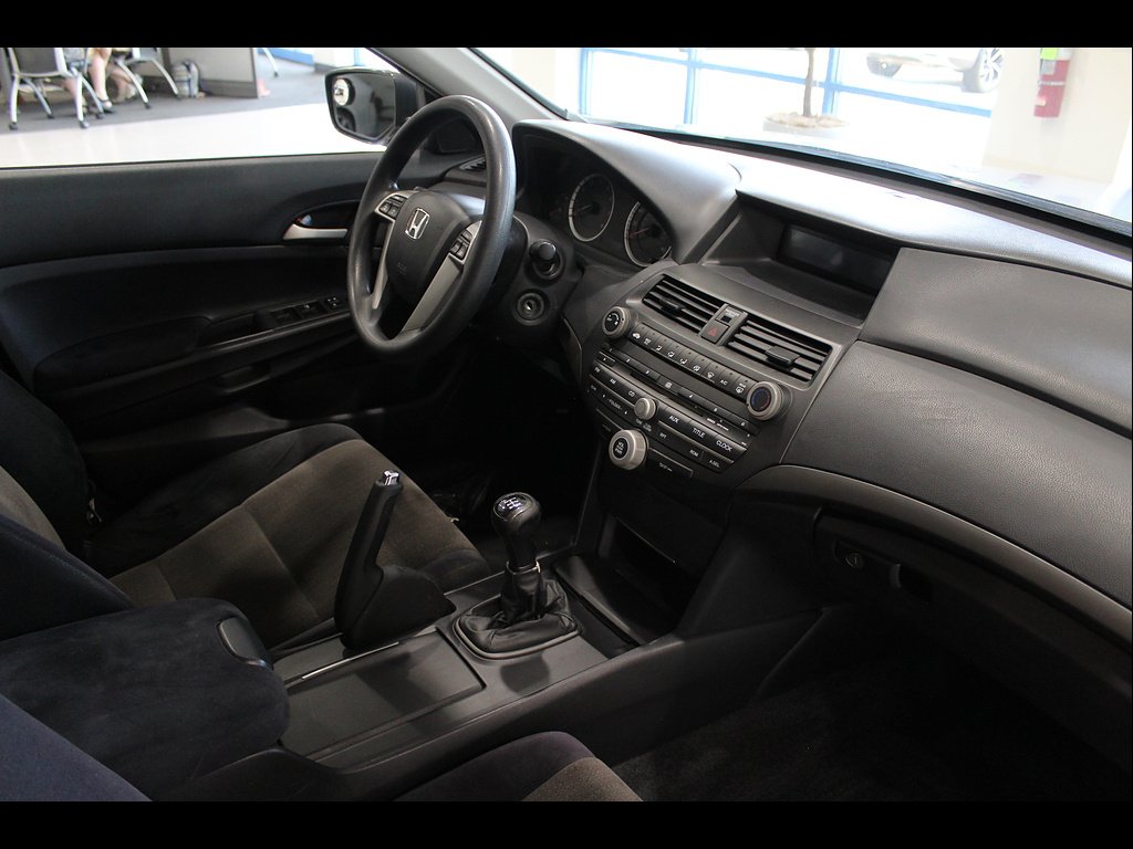 Used 2008 Alabaster Silver Metallic Honda LX image 23