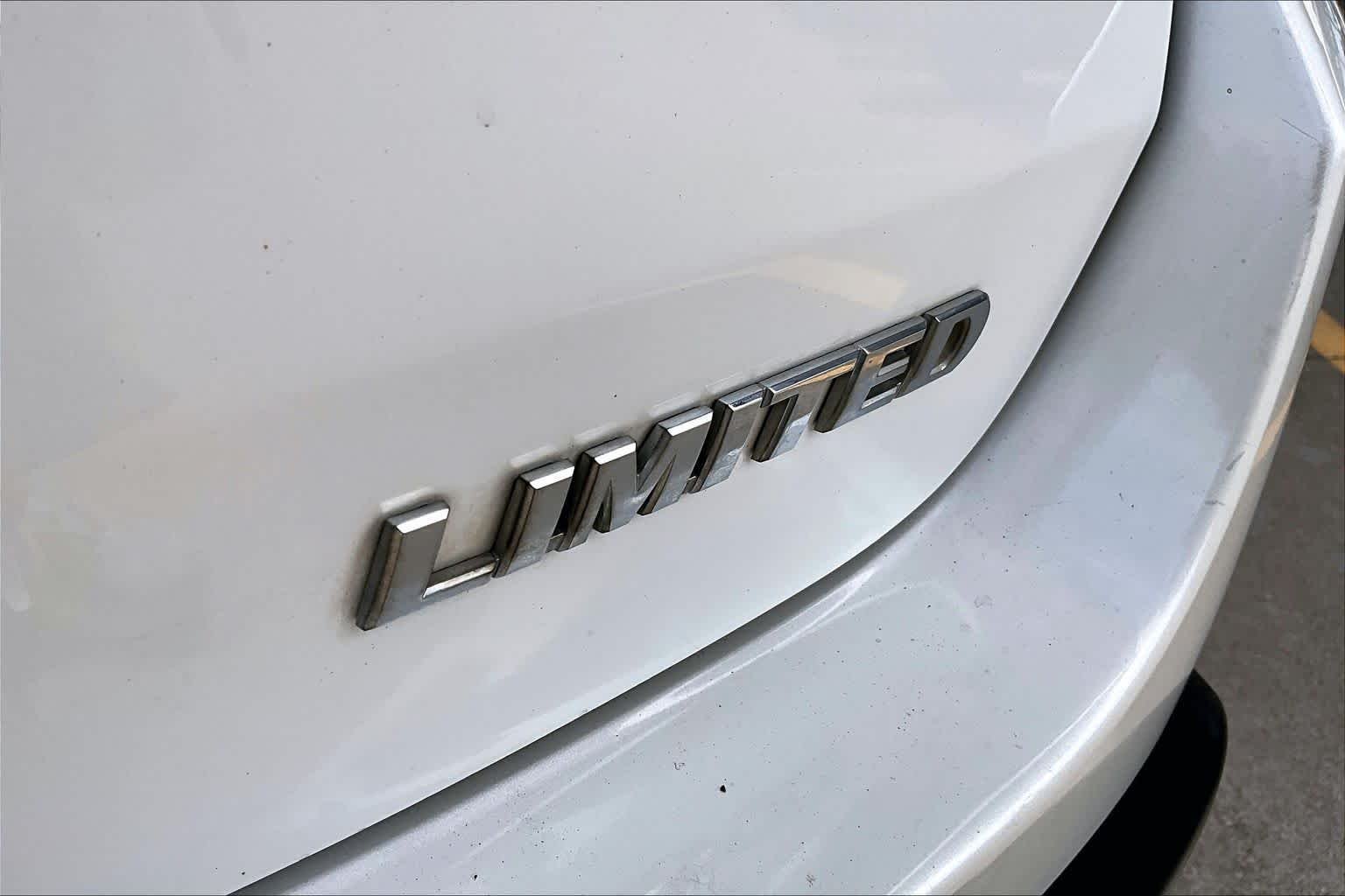 Used 2016 Blizzard Pearl Toyota Limited image 9