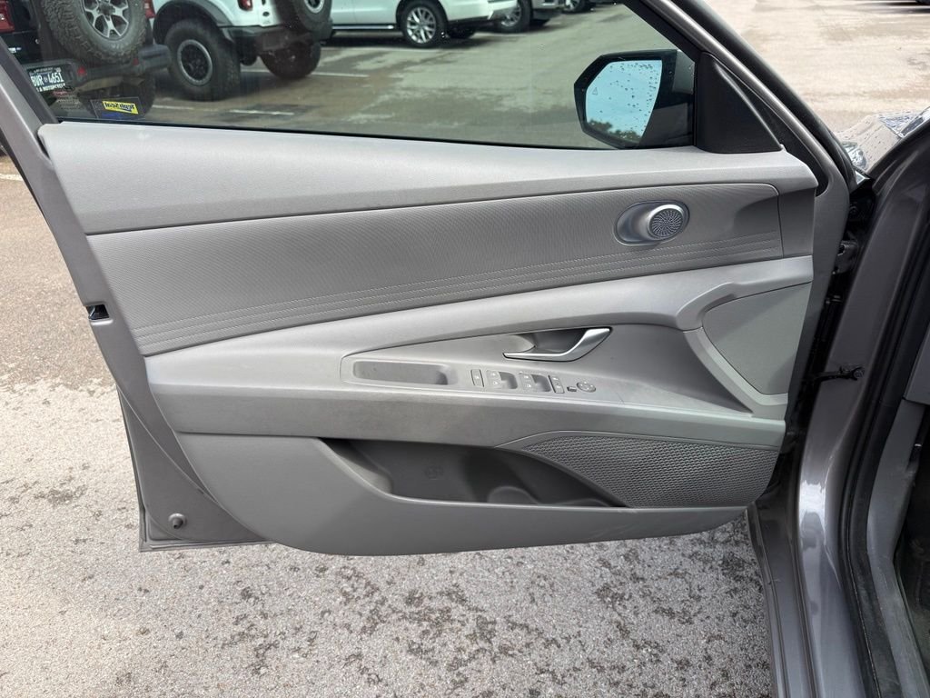 Used 2023 Gray Hyundai SEL image 6