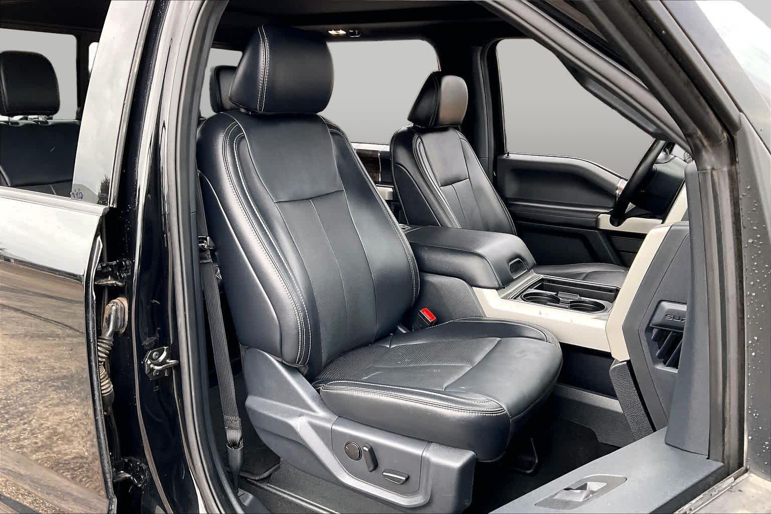 Used 2022 Agate Black Metallic Ford LARIAT image 9