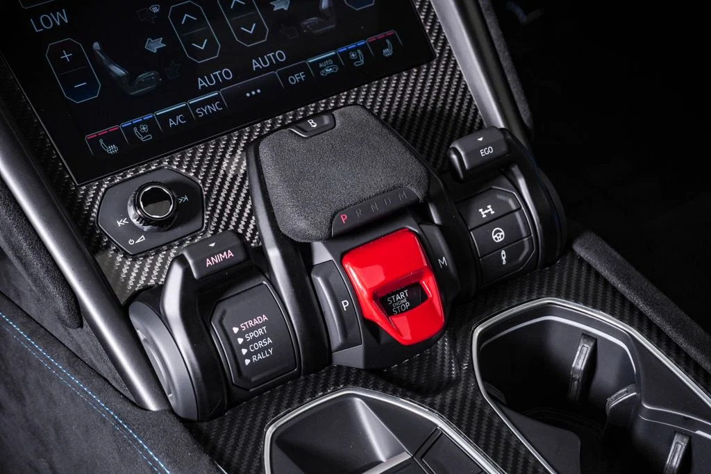 Used 2024 Blu Cepheus Metallic Lamborghini Performante image 31