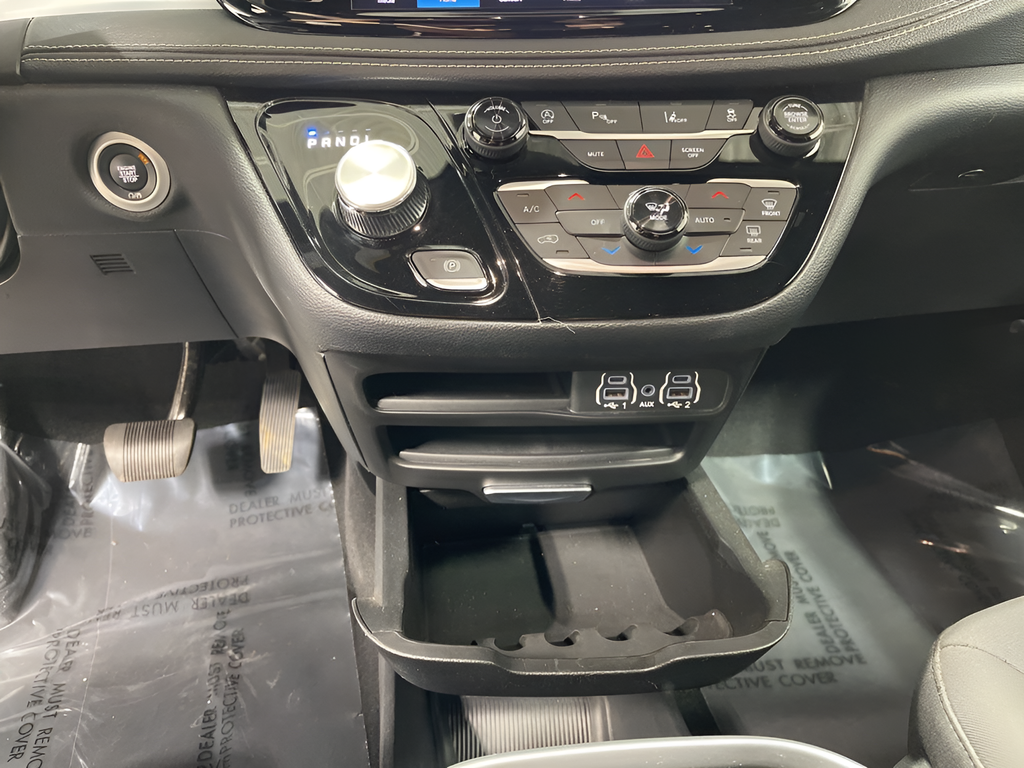 Used 2023 Bright White Clearcoat Chrysler Touring image 11
