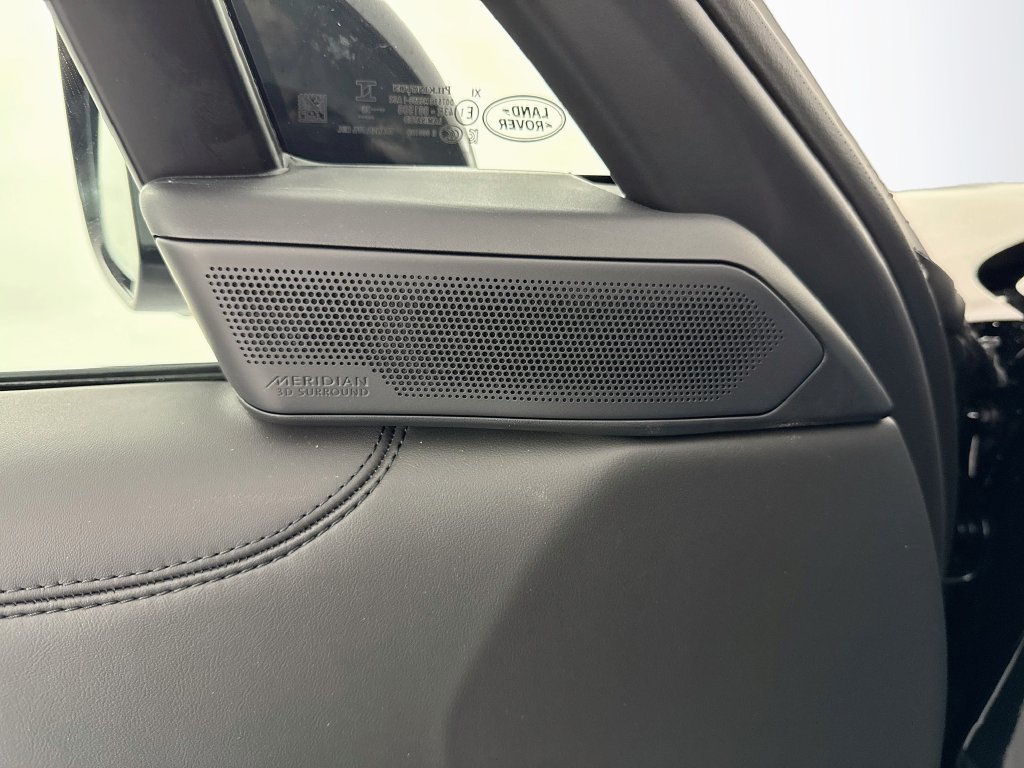 New 2027 Santorini Black Land Rover SE image 19