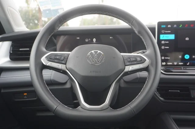 New 2026 Deep Black Pearl Volkswagen SE image 26