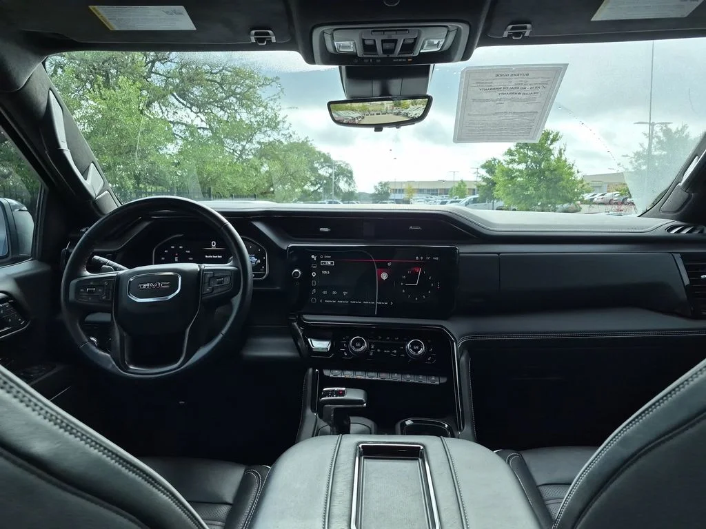 Used 2022 White GMC AT4X image 24