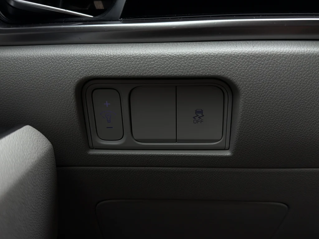 Used 2024 Glacial White Pearl Kia S image 18