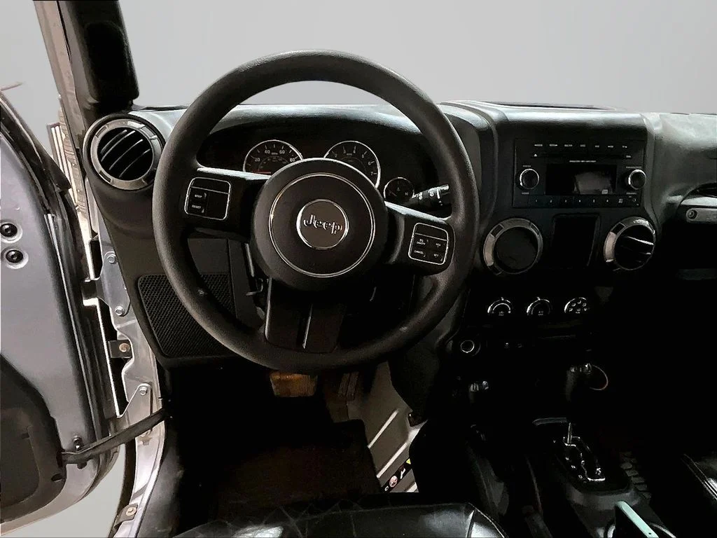 Used 2015 Silver Jeep Unlimited Sport image 5