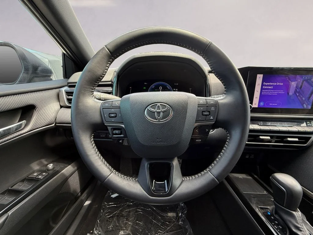 Used 2025  Toyota SE image 13