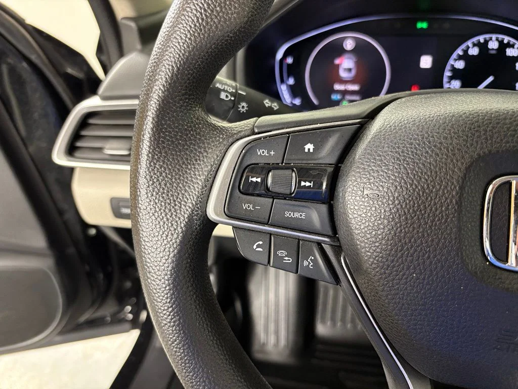 Used 2018  Honda LX image 19