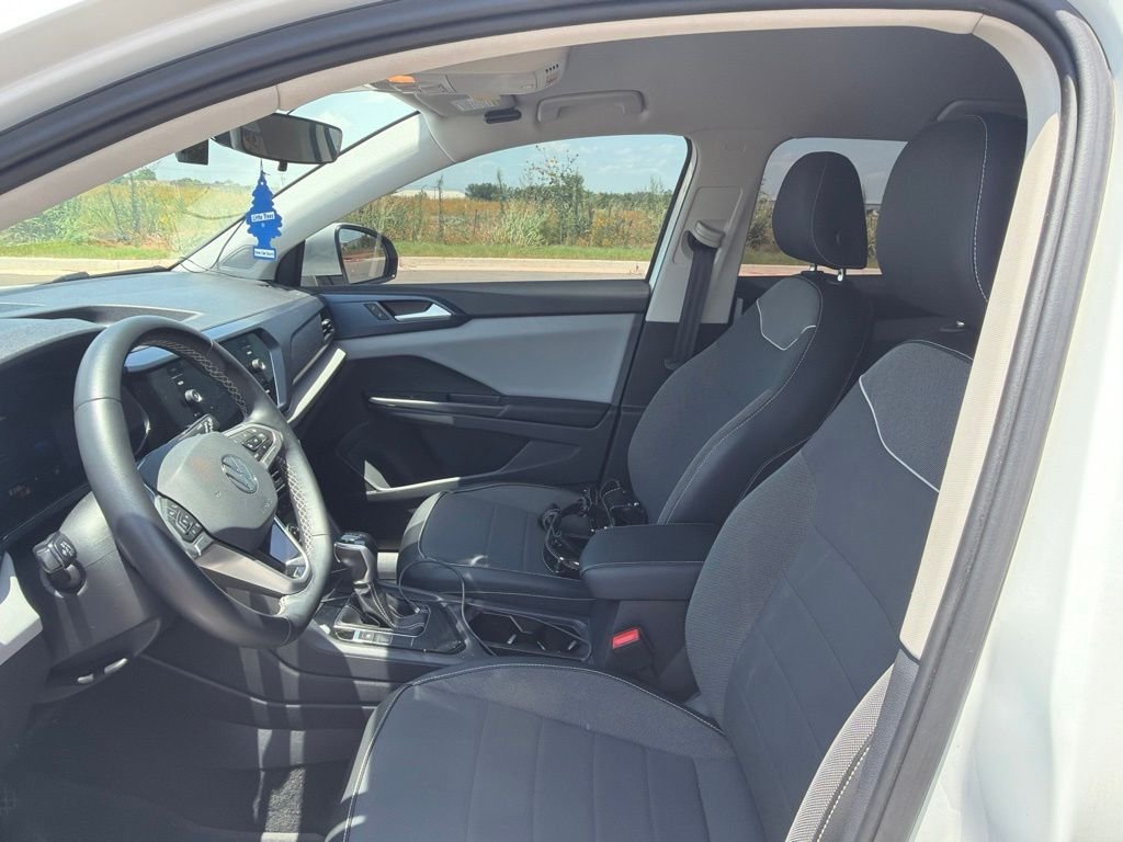 Used 2023 Pure White Volkswagen 1.5T SE image 10