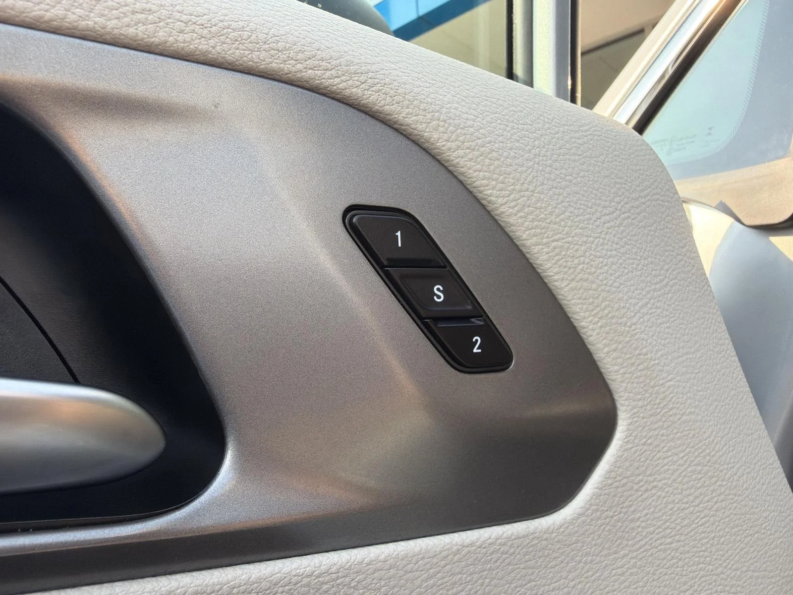 Used 2023 Silver Mist Clearcoat Chrysler Touring L image 15