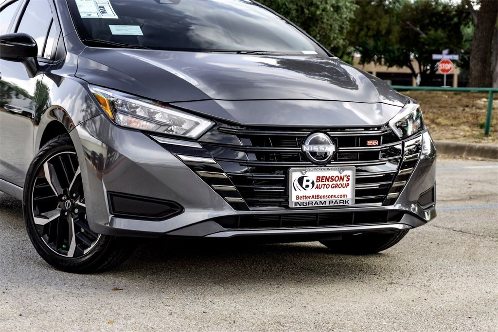 2025 Nissan Versa SR photo 3