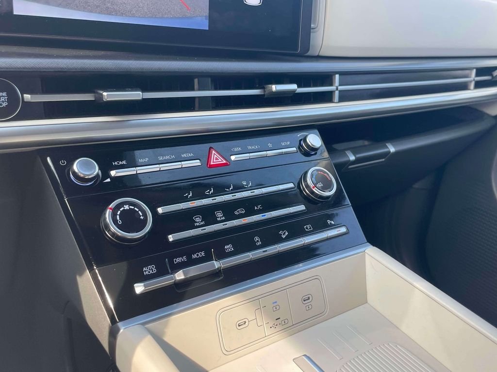 Certified Used 2025 Silver Hyundai SE image 29