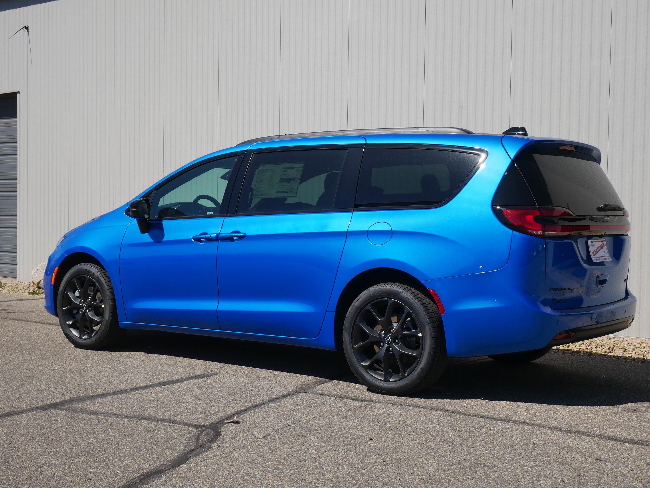 New 2026 Hydro Blue Pearl-Coat Exterior Paint Chrysler Select image 3
