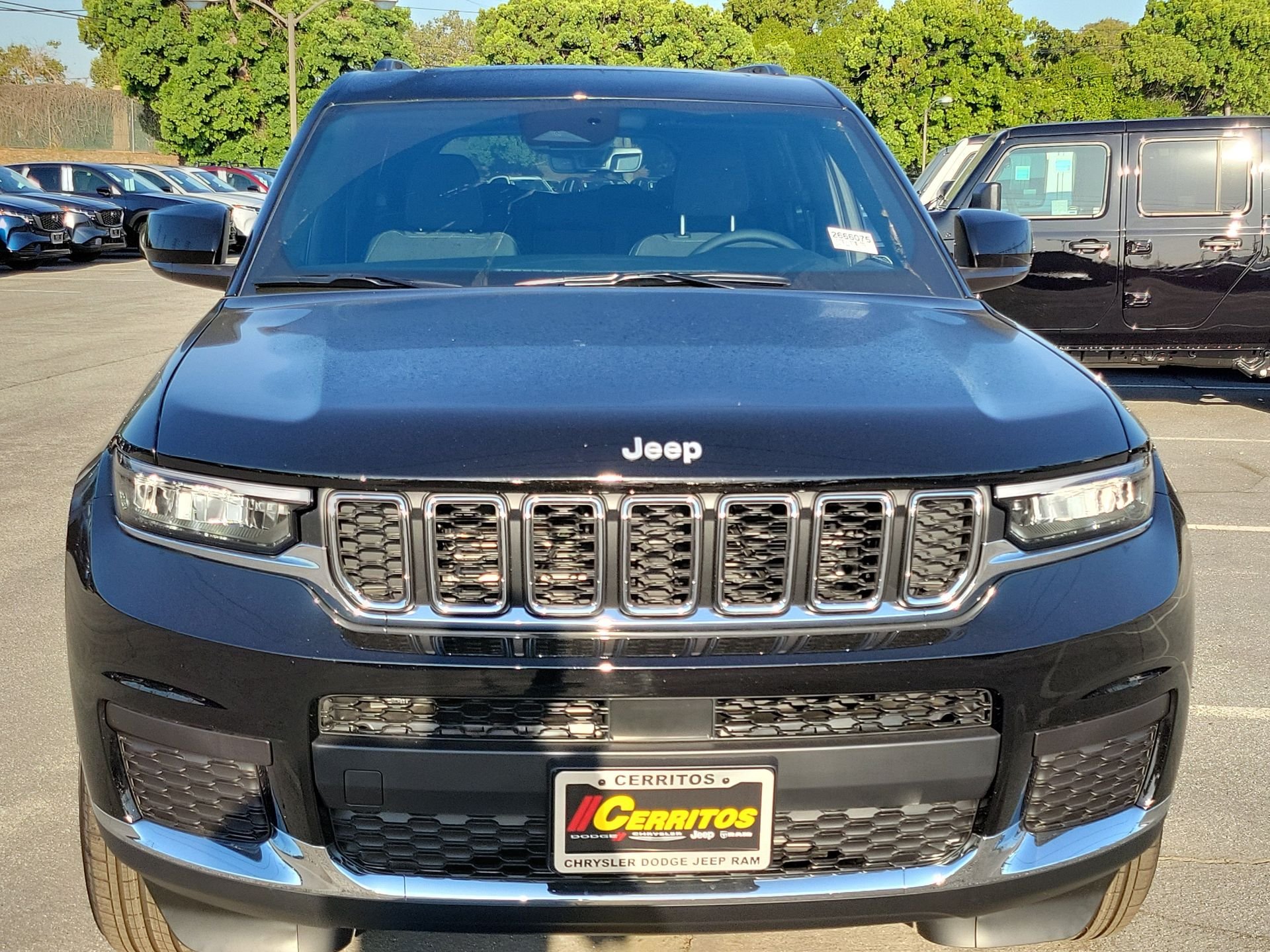 New 2026 Diamond Black Crystal Pearl-Coat Exterior Paint Jeep Laredo X image 20