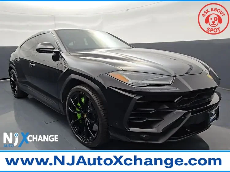 Used 2022  Lamborghini Sport Utility 4D image 1