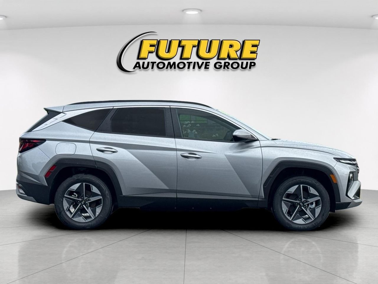 New 2025 Silver Hyundai SEL image 2