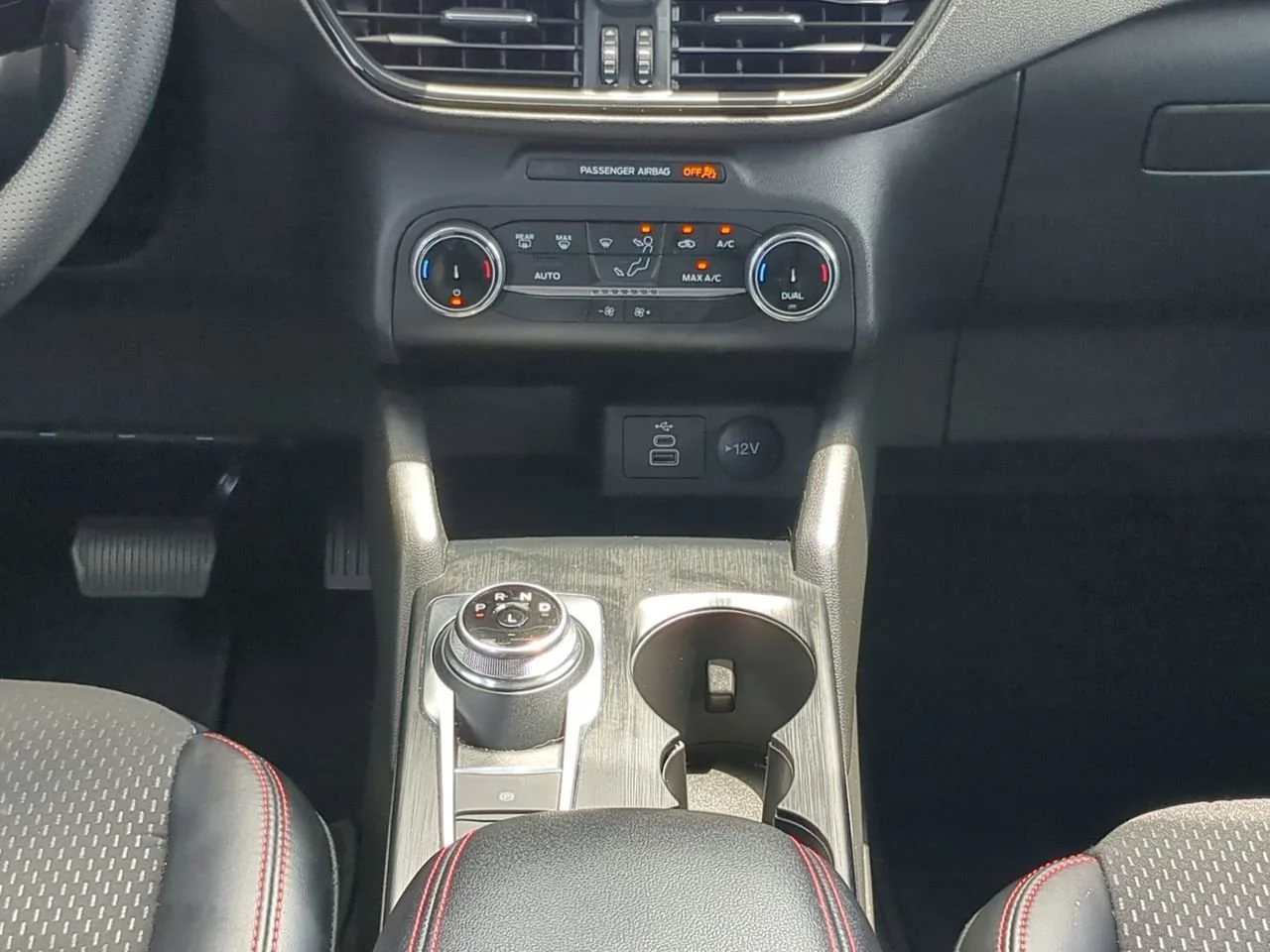 2025 Ford Escape ST-Line - Photo 18